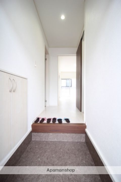 岡山県岡山市北区西之町の賃貸アパートの玄関