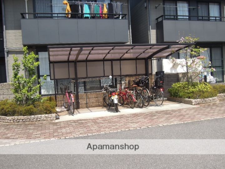 岡山県岡山市南区福成1丁目の賃貸アパートの外観