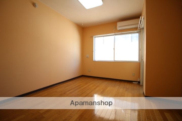 岡山県岡山市北区奉還町3丁目の賃貸マンションの居間