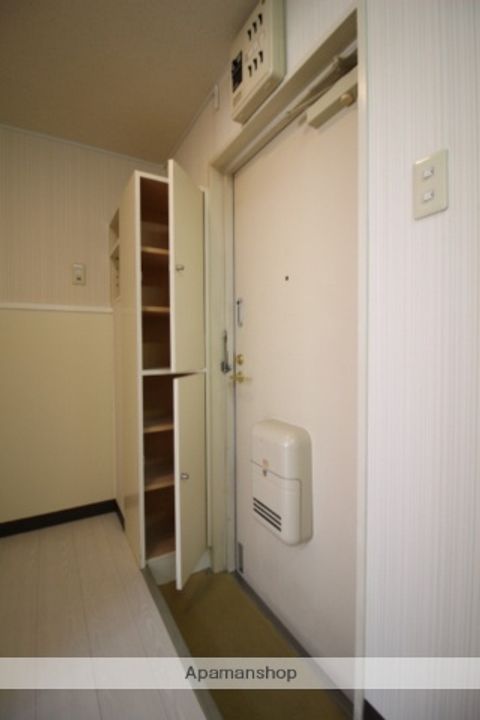 岡山県岡山市北区奉還町3丁目の賃貸マンションの玄関