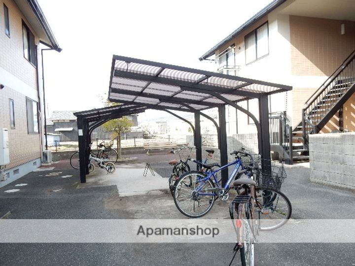 岡山県岡山市北区白石東新町の賃貸アパートの外観