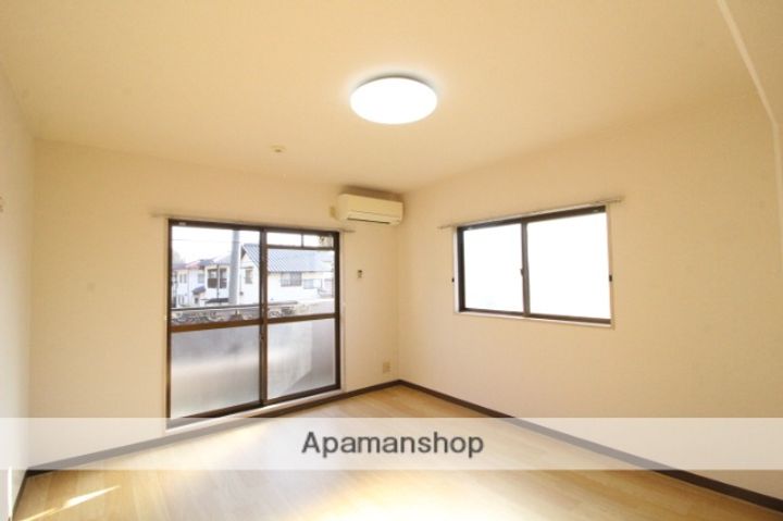 岡山県岡山市北区津高の賃貸マンションの居間