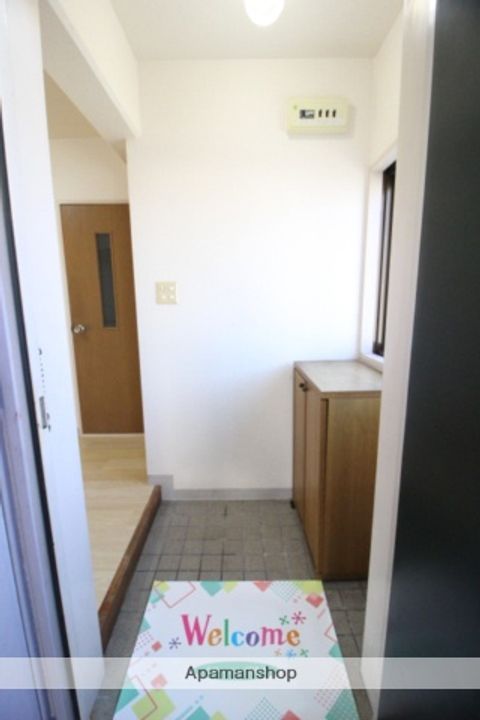 岡山県岡山市北区津高の賃貸マンションの玄関