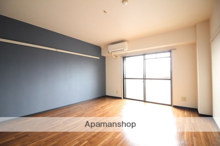 岡山県岡山市南区下中野の賃貸マンションの居間