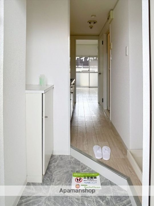 岡山県岡山市中区門田屋敷1丁目の賃貸マンションの玄関