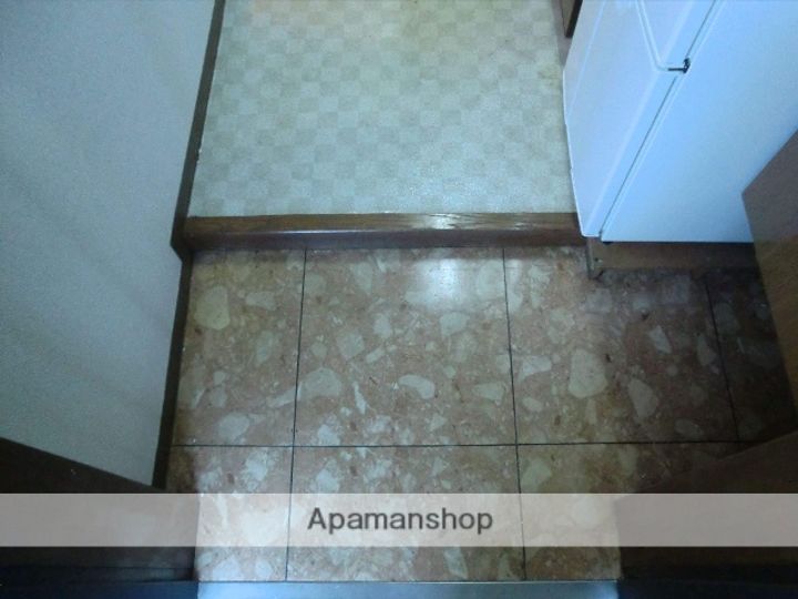 岡山県岡山市北区大和町1丁目の賃貸マンションの玄関