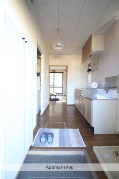 岡山県岡山市北区大内田の賃貸アパートの玄関