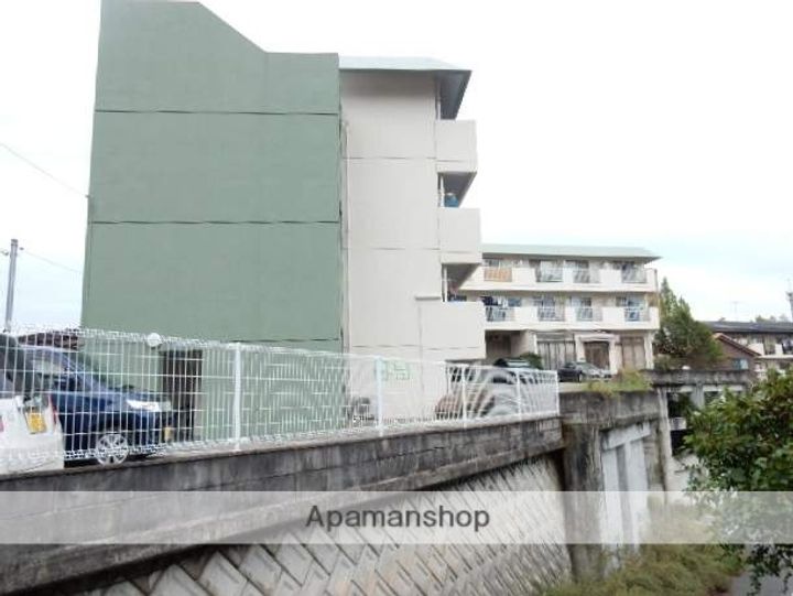 岡山県岡山市北区伊島町3丁目の賃貸マンションの外観