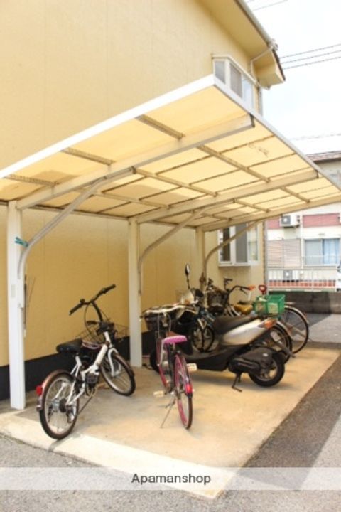 岡山県岡山市北区十日市中町の賃貸アパートの外観