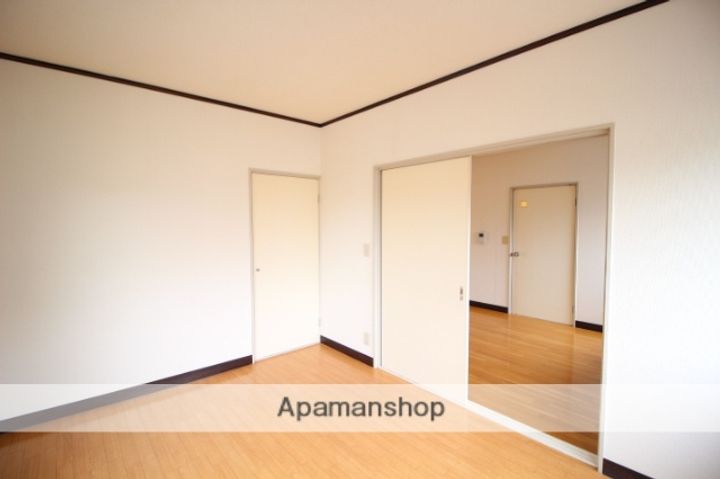 岡山県岡山市東区西大寺中野の賃貸アパートの内装