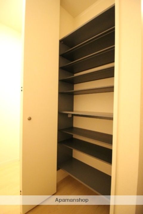 岡山県岡山市東区西大寺中野の賃貸アパートの内装