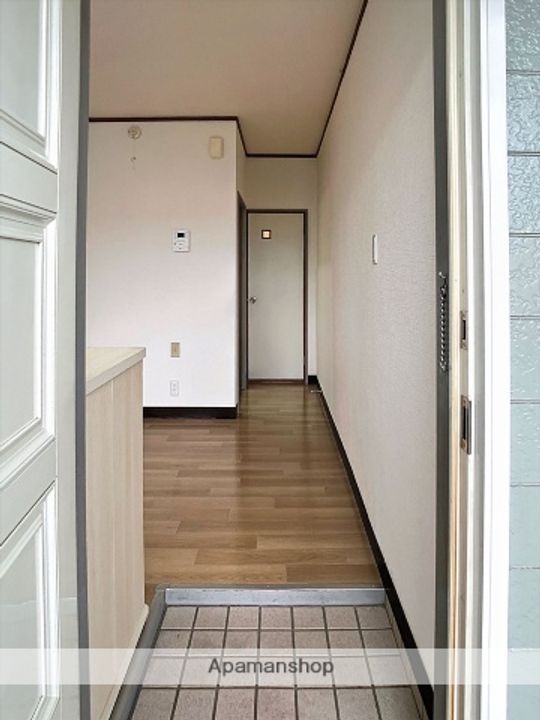 岡山県岡山市南区南輝1丁目の賃貸アパートの玄関