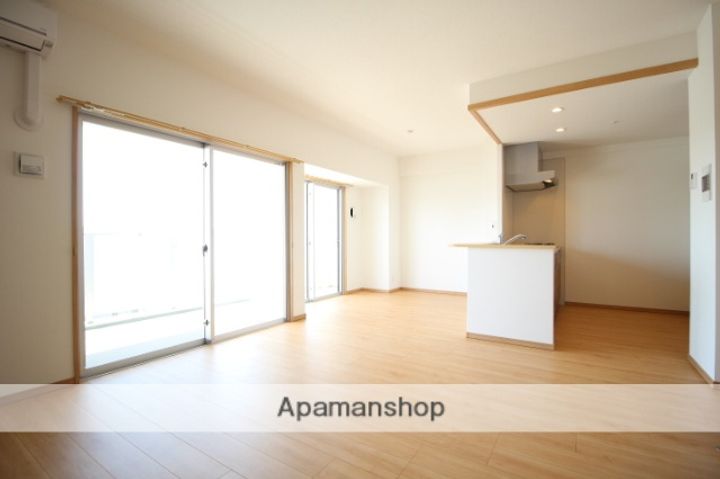 岡山県岡山市北区今1丁目の賃貸マンションの居間