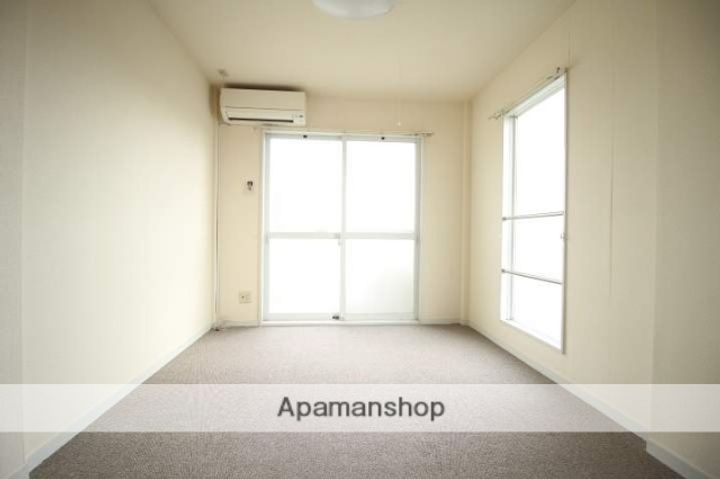 岡山県岡山市南区福富東2丁目の賃貸アパートの居間