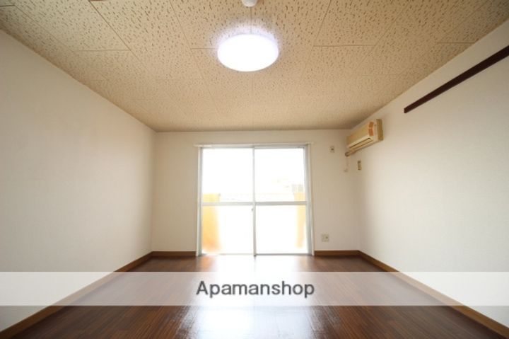 岡山県岡山市南区福富西2丁目の賃貸マンションの居間