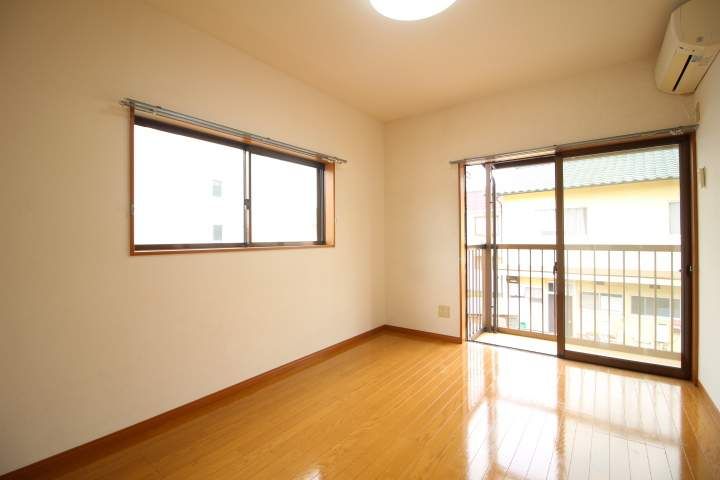 ミューズ瀬戸の居間