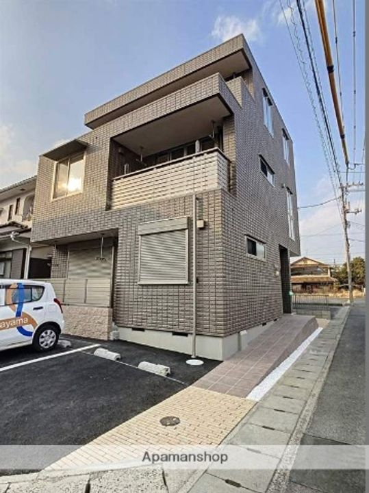 岡山県岡山市北区今3丁目の賃貸マンションの外観