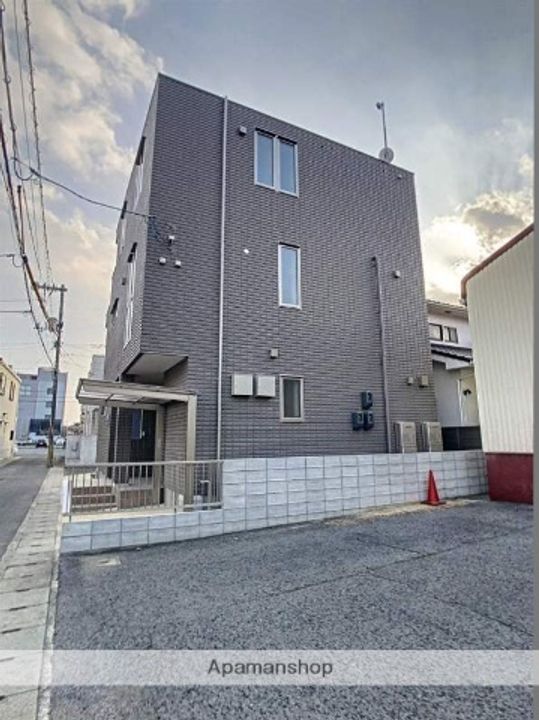 岡山県岡山市北区今3丁目の賃貸マンションの外観