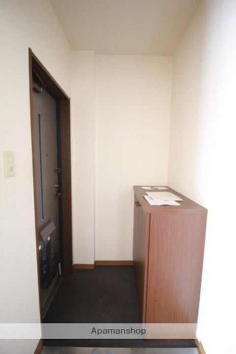 岡山県岡山市東区大多羅町の賃貸アパートの玄関