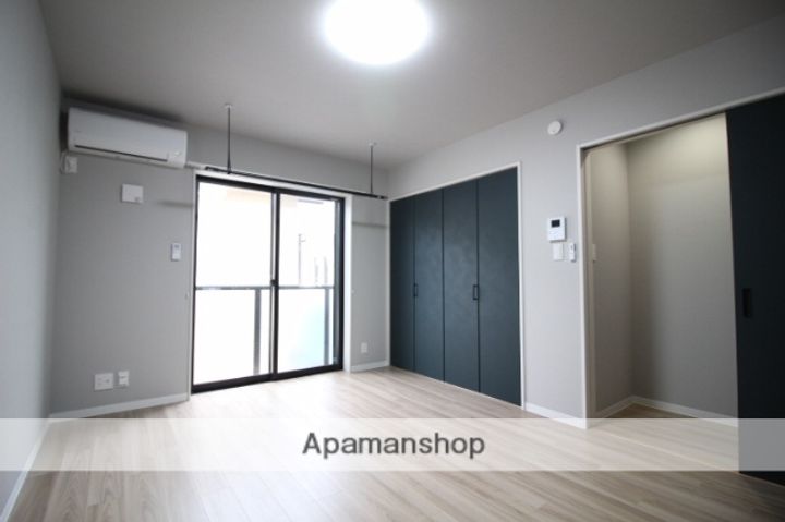 岡山県岡山市南区築港新町1丁目の賃貸アパートの居間