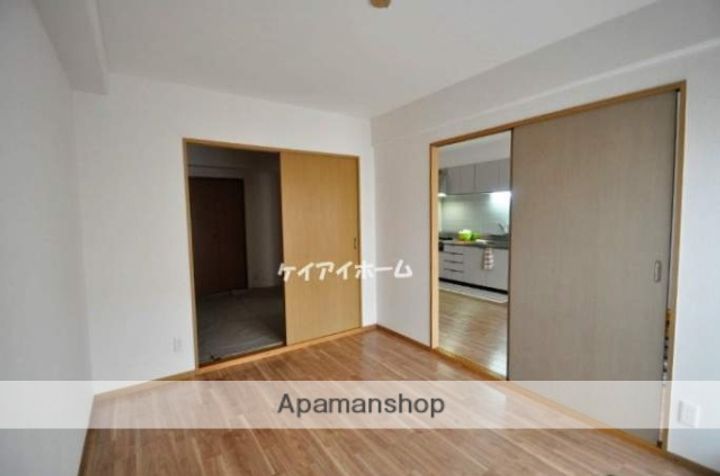 ネクスト倉田 西館の居間