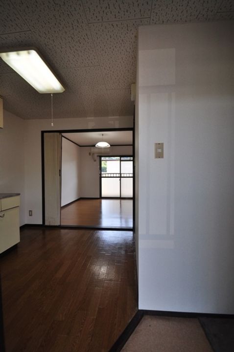 ホワイトメゾンブランセ202の玄関