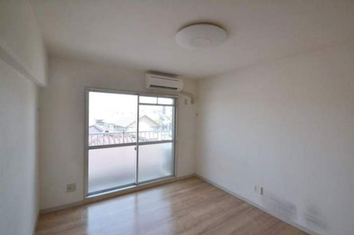 FOREVER RESIDENCE IMAⅡ A402の居間