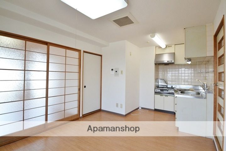 ヤマシタ大元ビルの居間