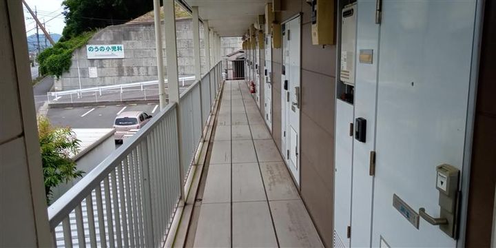 レオパレス瀬戸207の玄関