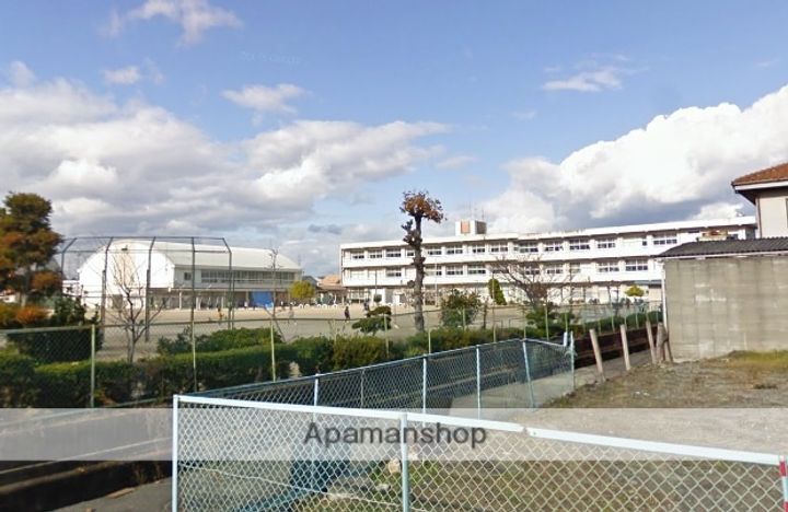 ロイヤルヒルズB棟の周辺