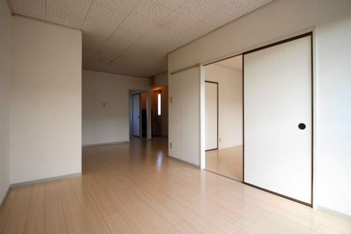 グレースタウン原 B棟の居間