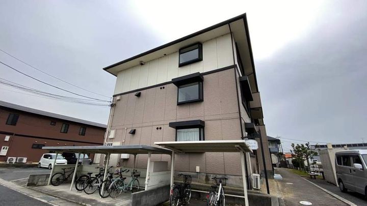 ハイカムールウエストリバー A棟の外観