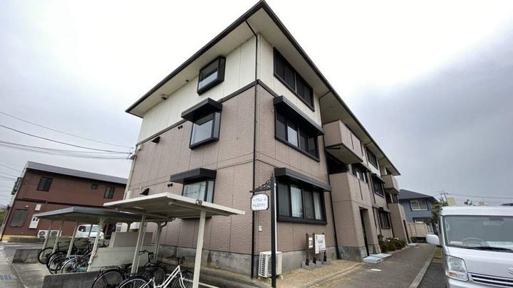 ハイカムールウエストリバー A棟の外観