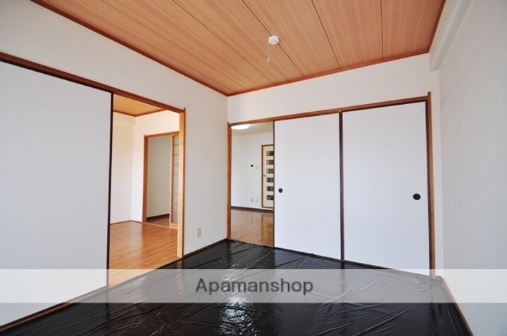 ヤマシタ大元ビルの居間