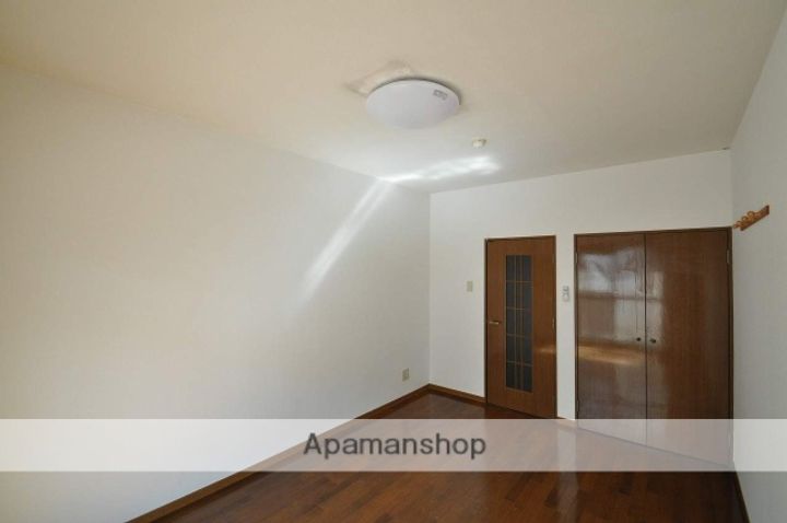 リーセント大和町202の居間