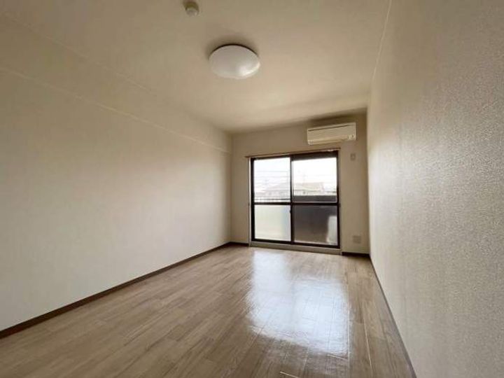 メゾンド・ソレイユ207の居間