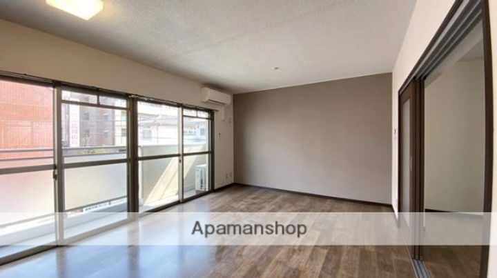 クレール学南運動公園の居間