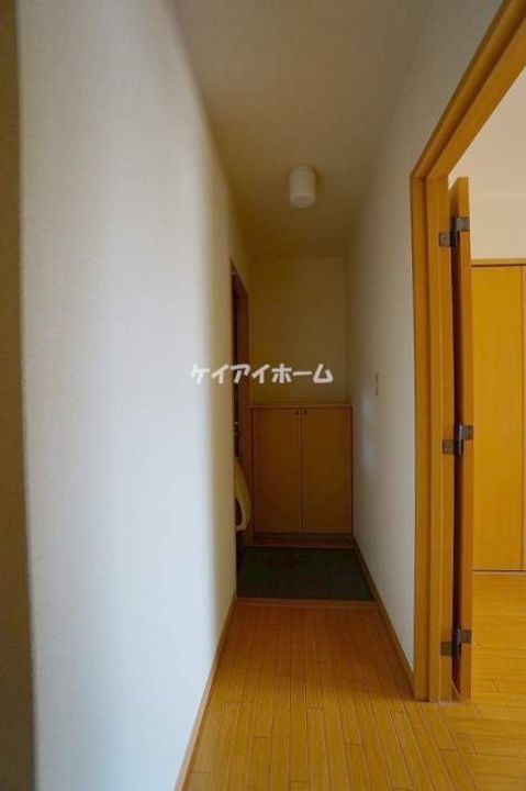 ペアフィールドA202の玄関