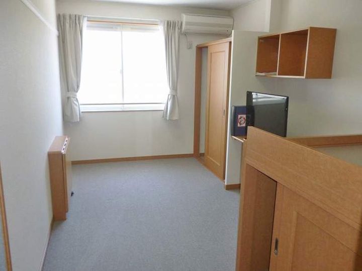 レオパレスグリーンウッドの居間