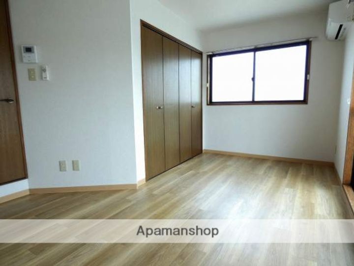 ポテト国富の居間