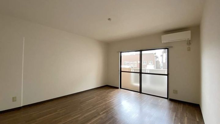 アクセスワケⅡの居間