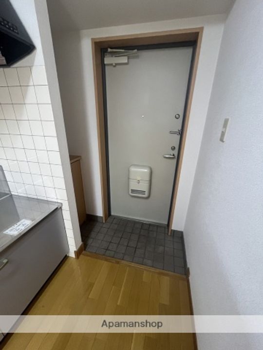 オーランド富田町706の玄関