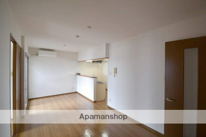 ラ・クール庭瀬403の居間