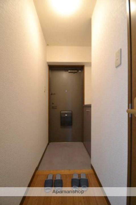 ラ・クール庭瀬403の玄関