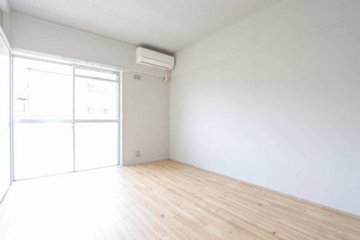 ビレッジハウス和気1号棟0107の居間