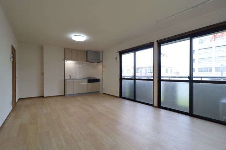 ペンテニューン203の居間