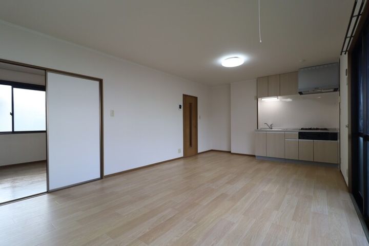 ペンテニューン203の居間