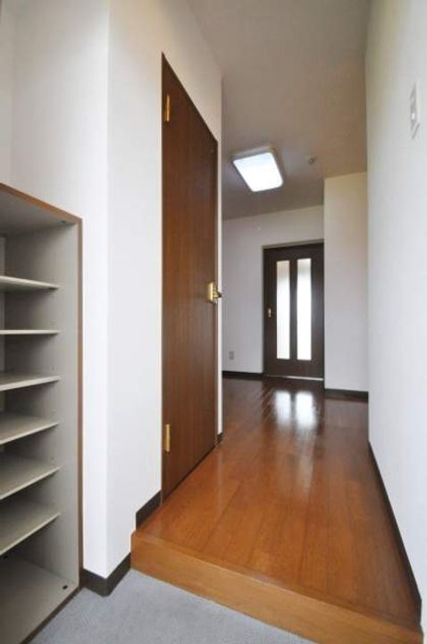 スーリール平田の玄関