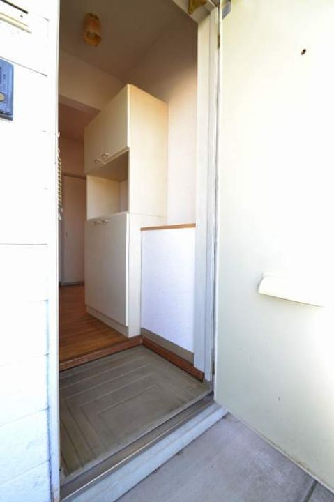 アーバンコート103の玄関