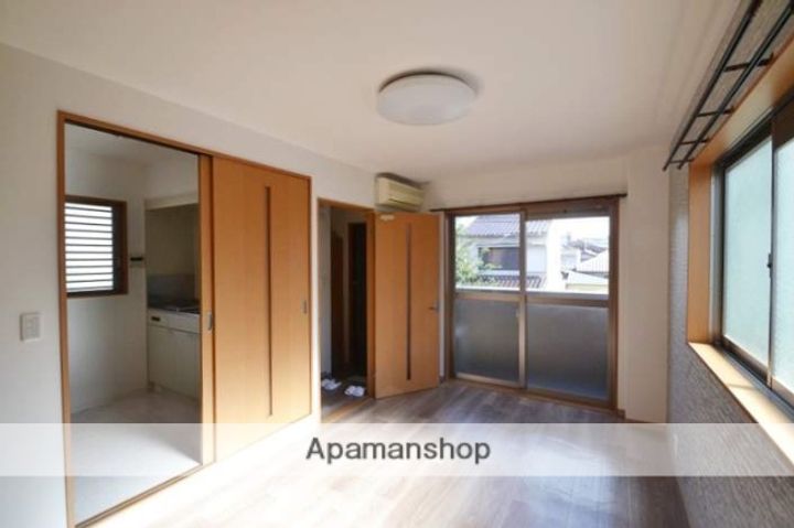 フォブール山科の居間